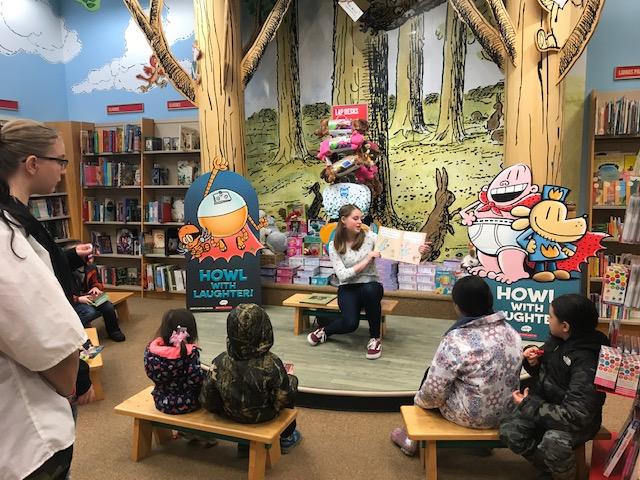 Bella Avramov reading to the kids at Barnes and Noble.

