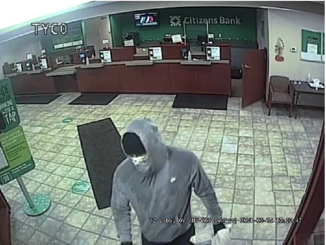 Robbery+at+Citizens+Bank+in+DeWitt