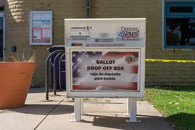 Photo depicts a ballot box. Photo Credit: "Jami430", courtesy of WIkimedia Commons