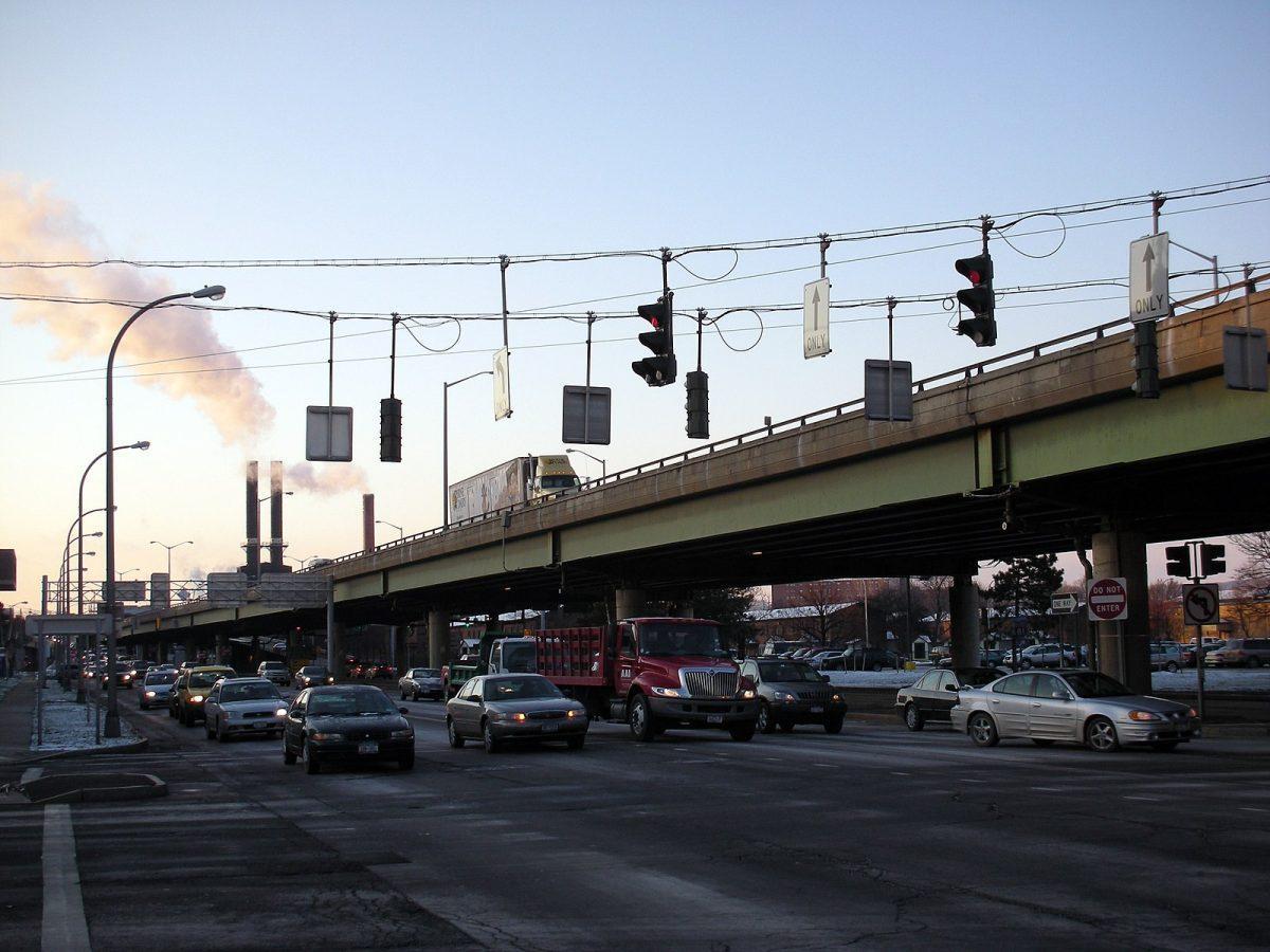 Photo shows elevated section of I-81 in downtown Syracuse. Photo Credit: Daniel Lobo on Wikimedia Commons