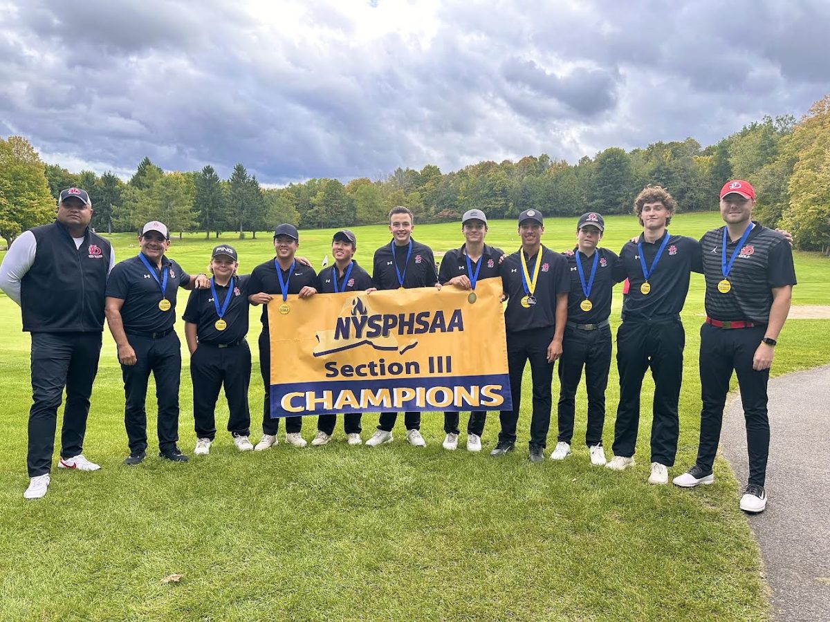 Photo shows the Boys Varisty Golf Team. Photo courtesy of Jackson Saroney, '25