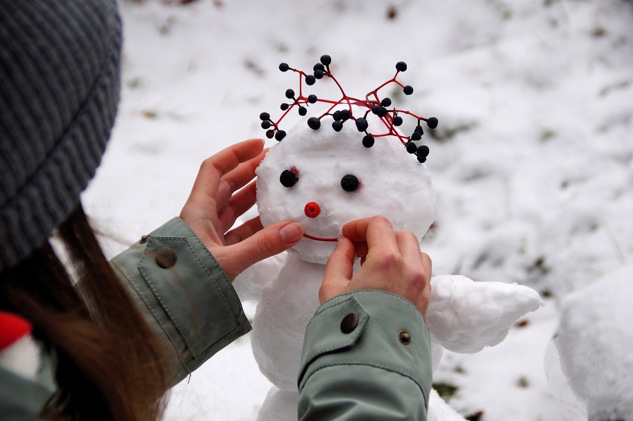 Photo shows someone building a snowman. Photo courtesy of ivabalk on Pixabay