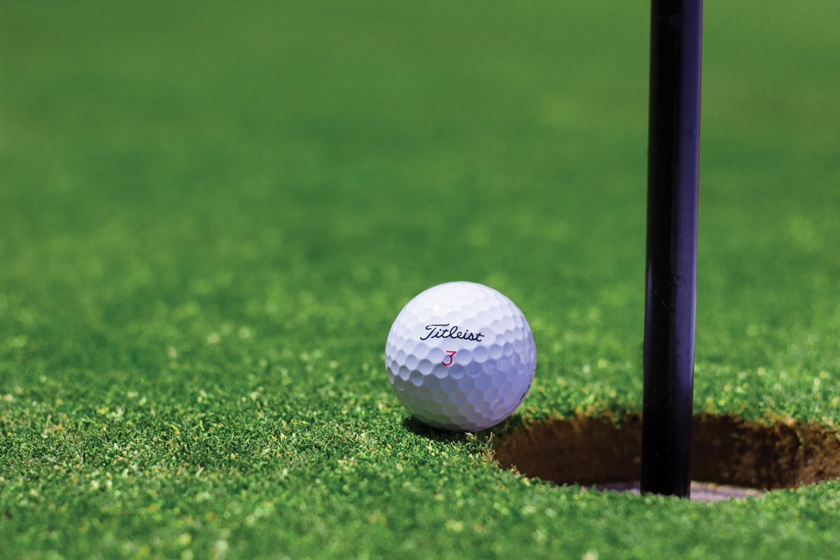 Photo shows golf ball on turf. Photo courtesy of Pexels on Pixabay
