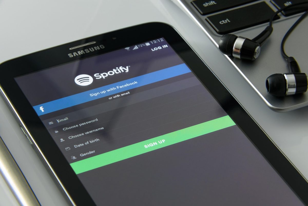 Photo features a Samsung form showing the Spotify log-in screen. Photo courtesy of AS_Photography on Pixabay